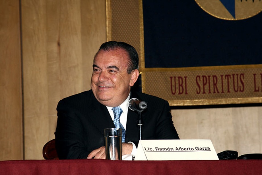 Ramón Alberto Garza García ha vivido a costa del erario. 